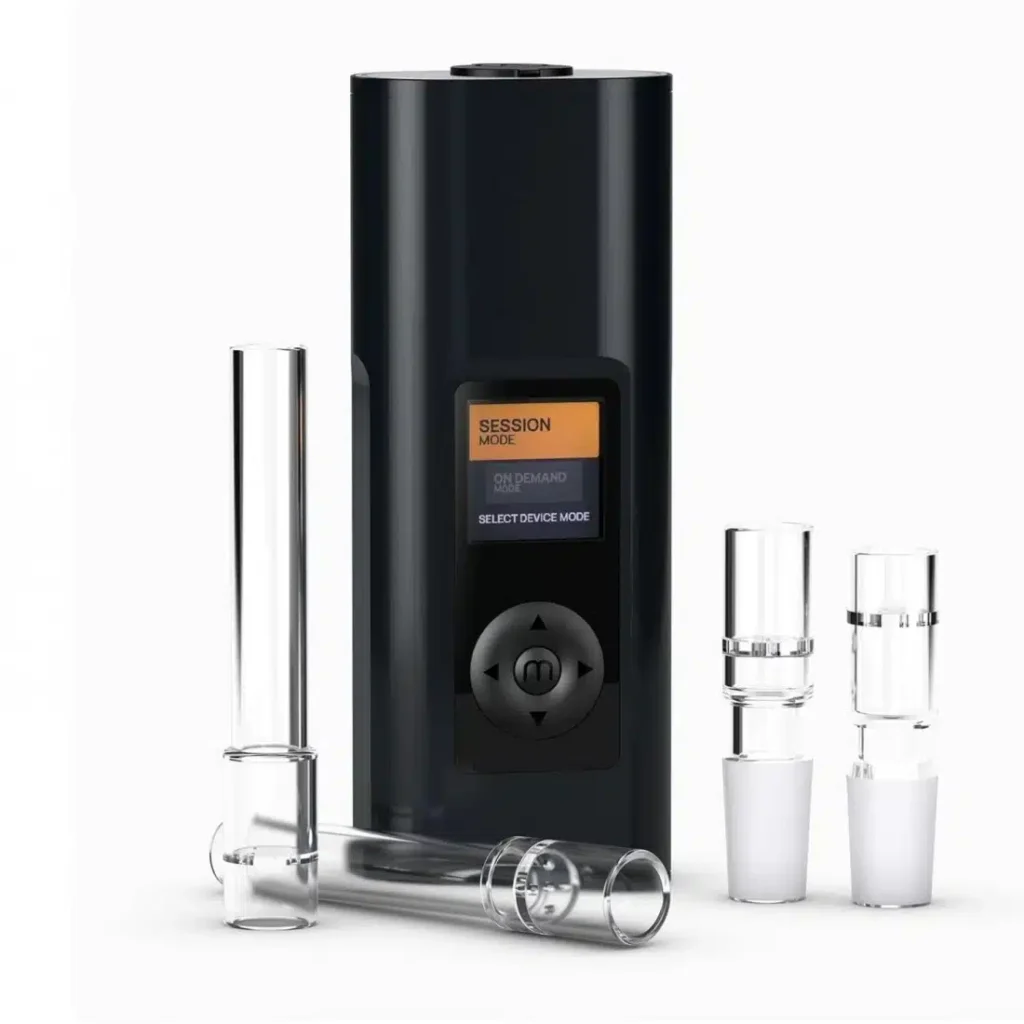 Arizer Solo 3 (Solo III) – Waporyzator hybrydowy z USB-C i 3 godzinami pracy 3 Arizer Solo 3 (Solo III) – przenośny waporyzator do suszu z wyświetlaczem OLED, trybem sesyjnym i On-Demand. W zestawie szklane ustniki oraz adaptery do bonga, zapewniające czysty smak pary i większą wszechstronność użytkowania.