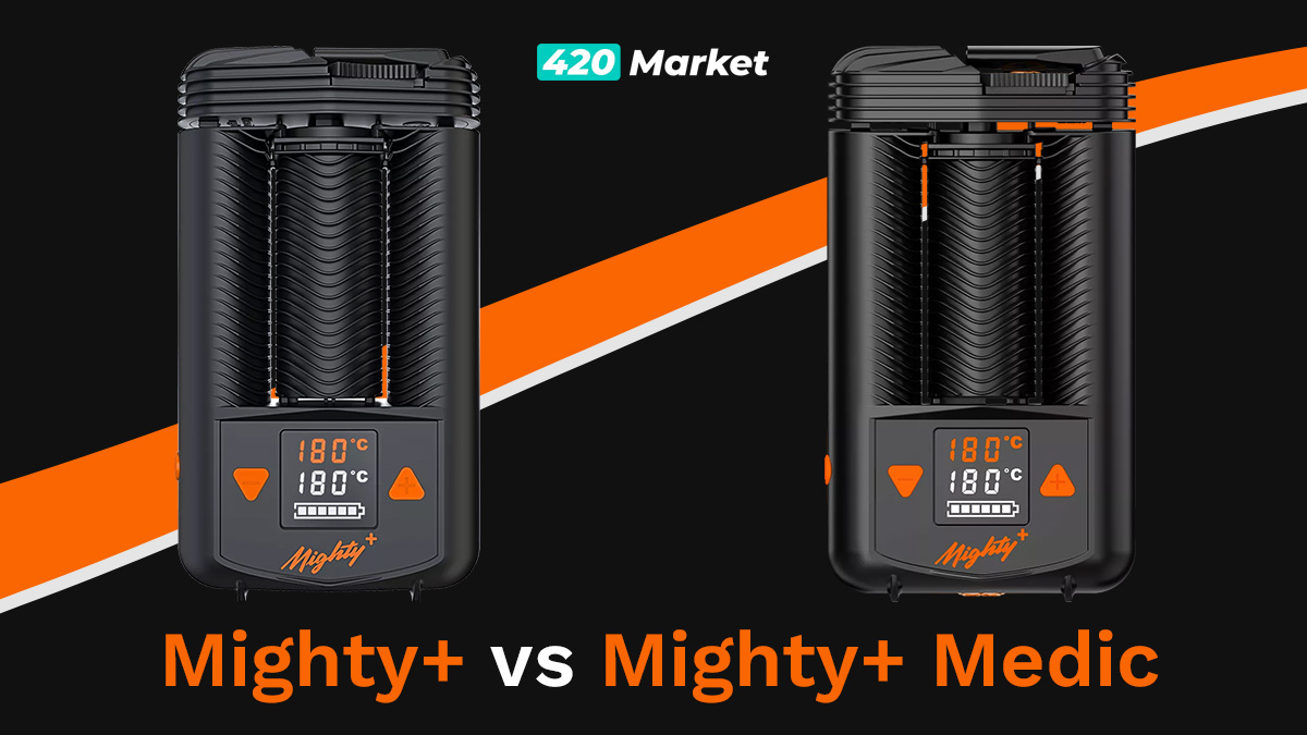Porównanie waporyzatorów MIGHTY(+) i MIGHTY(+) MEDIC pokazujące ich różnice. Oba urządzenia z widocznymi wyświetlaczami temperatury ustawionej na 180°C, w tle pomarańczowo-białe logo 420 Market