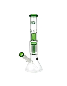 Szklane bongo GRACE GLASS Green Shotgun o wysokości 35 cm z zielonymi akcentami, 8-ramiennym perkolatorem, kopułką Anti-Splash i uchwytem na lód, wykonane z borokrzemowego szkła.