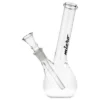 Szklane bongo Micro Hangover o wysokości 16 cm, wykonane z przezroczystego szkła o grubości 3 mm. Klasyczna konstrukcja z wyciąganym cybuchem z rurką chillum, dziurką Turbo oraz szerokim, wygodnym ustnikiem. Na rurze widoczne czarne logo "Micro".