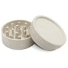 Biały/kremowy Konopny grinder Mascotte 40mm: lekki, 2-częściowy młynek z magnetycznym zamknięciem. Idealny do mielenia suszu CBD/THC