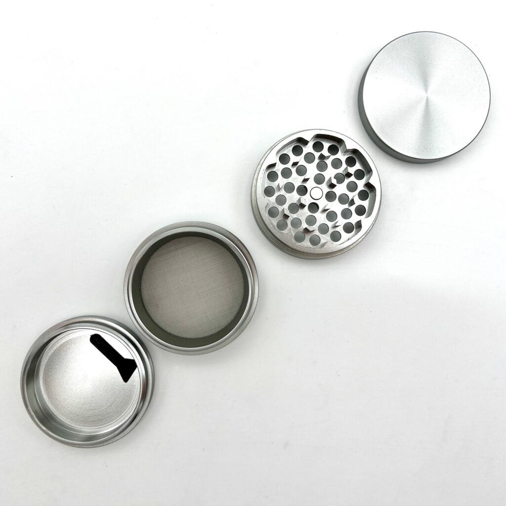 Metalowy Grinder XXL Młynek do Suszu 4-częściowy 63mm (10 kolorów) 3