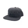 Czarna czapka z daszkiem RAW Baseball Cap z haftowanym czarnym logo RAW z przodu.