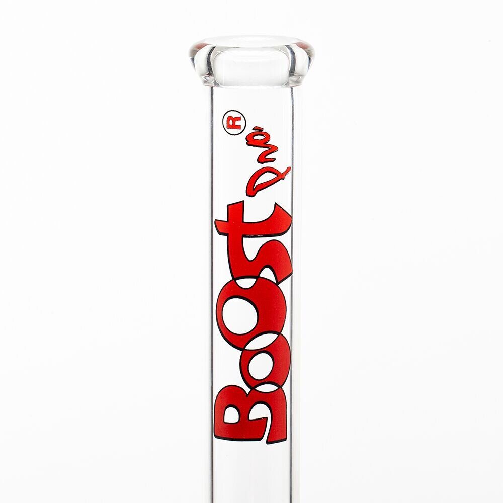 Bongo Boost Pro Beaker 44 cm – ściana 5 mm, czerwone akcenty Zbliżenie na czerwony nadruk Boost Pro i pogrubioną krawędź ustnika bonga